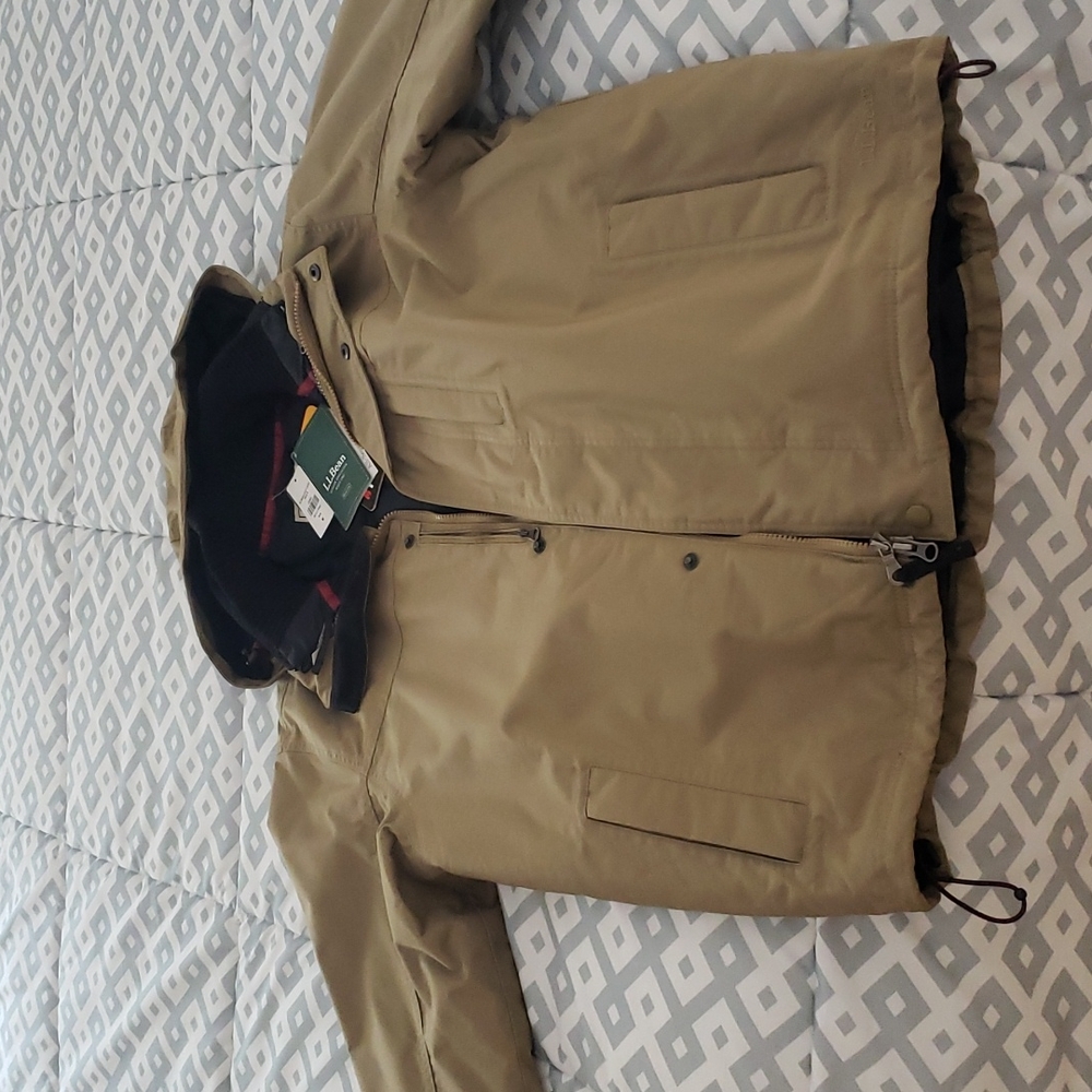 LL Bean all season 3 in 1 jacket size medium. Never worn . Tags still on.